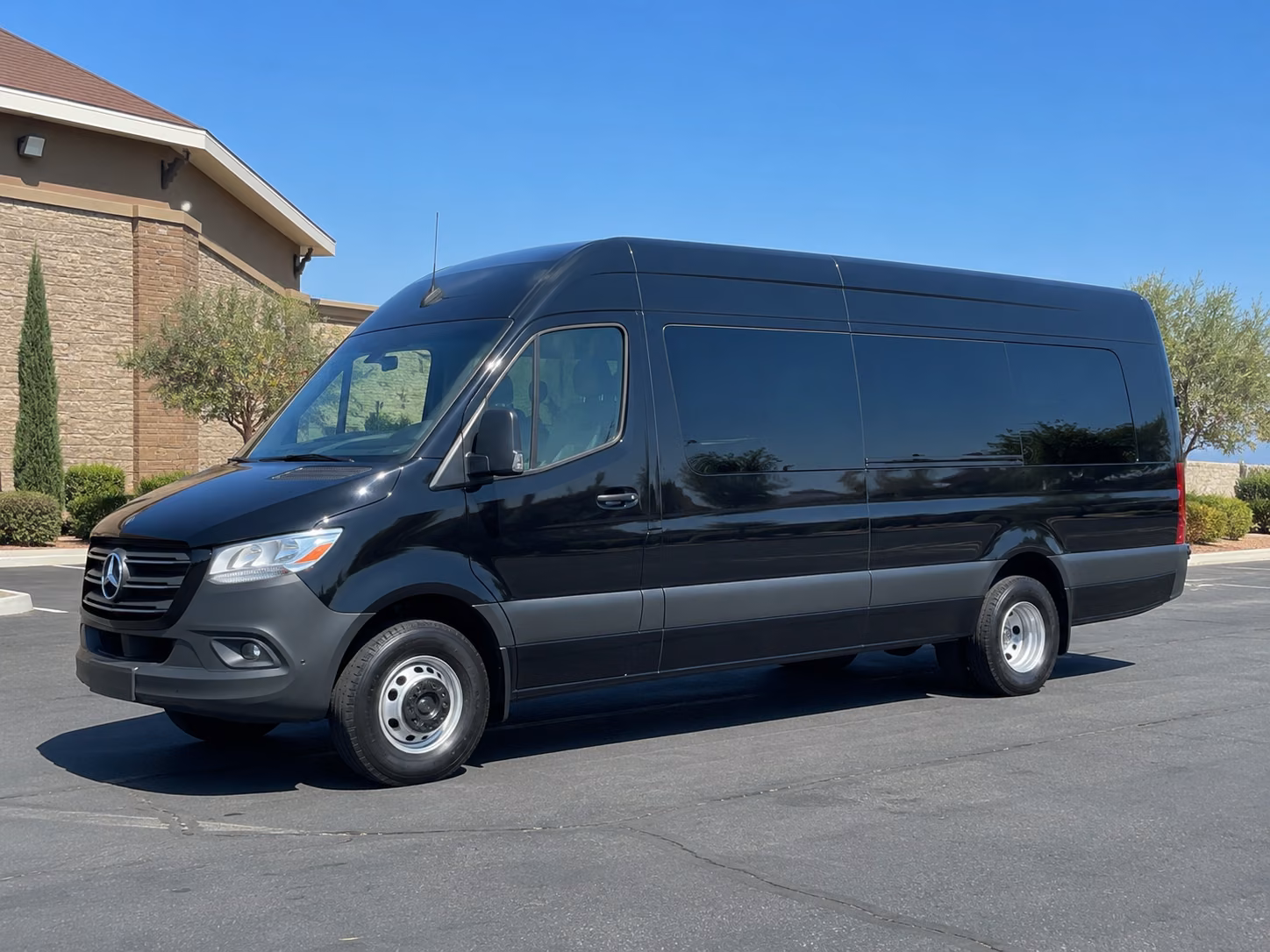 find the perfect transportation for your next airport transfer 3