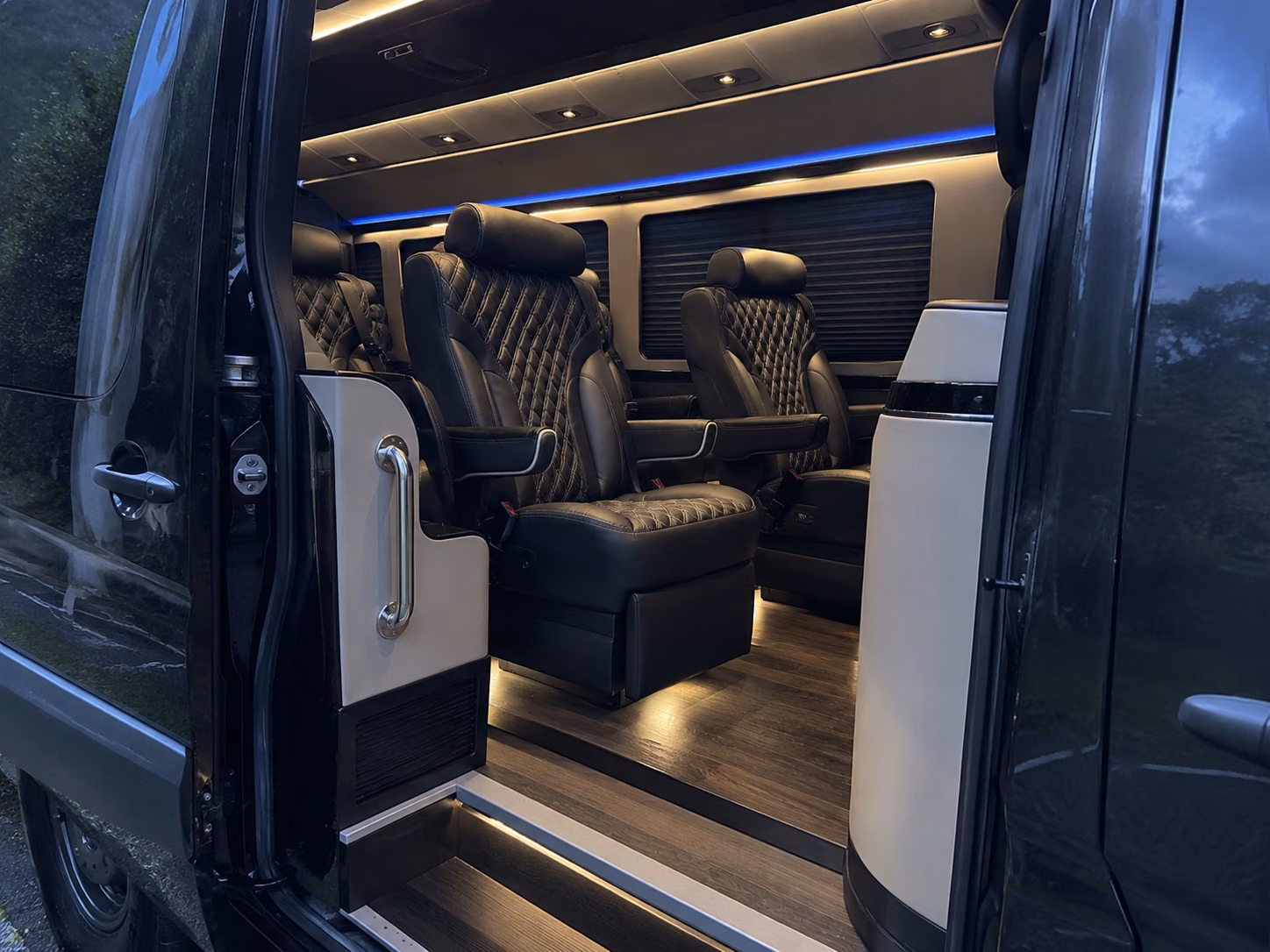 rialto 10 passenger sprinter van interior